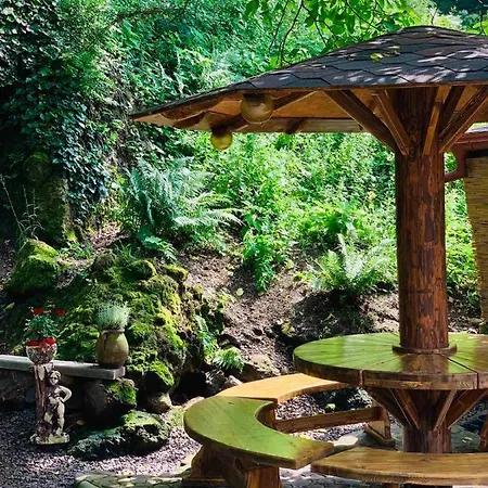 з 2 спальними кімнатами